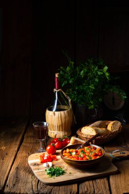 Taze domates soslu taşralı dev fasulyeler.