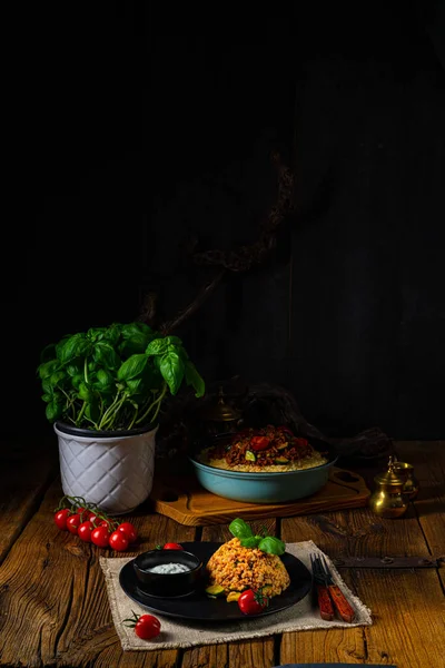 Rustikaler Bulgur Gebraten Mit Hackfleisch Und Gemüse — Stockfoto