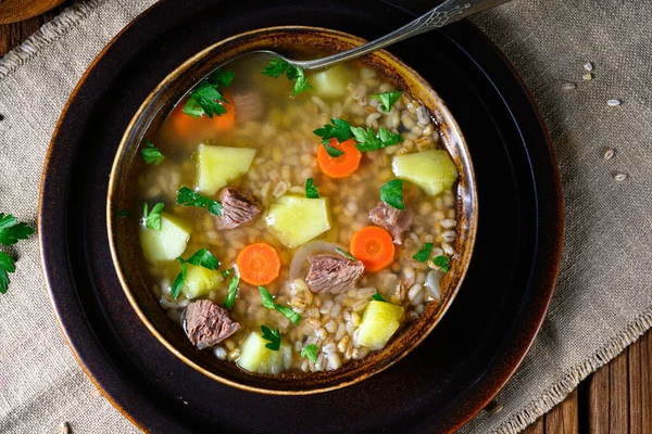 クルプニクはおいしいポーランドの大麦のスープ — ストック写真