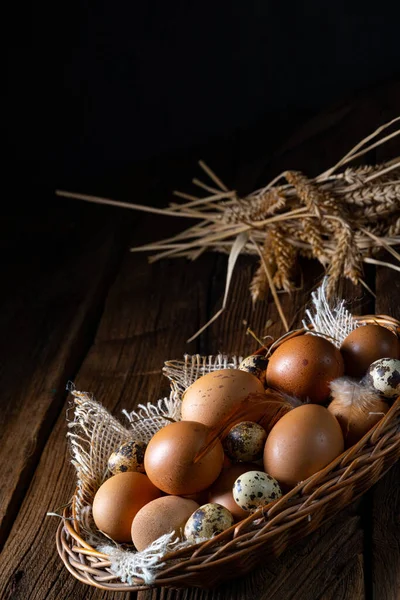 Свежие Яйца Прямо Фермы Корзине — стоковое фото