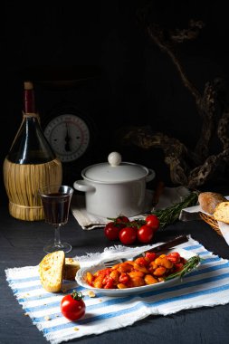 Gigantes Plaki - Domates soslu fırında fasulye