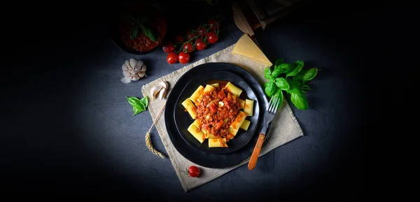 Rigatoni Pasta Bolognese Sauce Fresh Basil — Stock Photo, Image