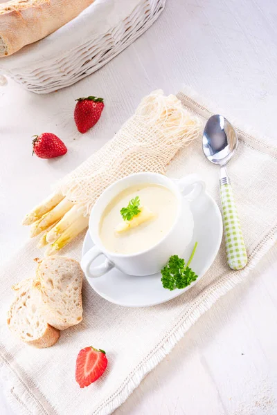 Heerlijke Witte Aspergeroomsoep — Stockfoto