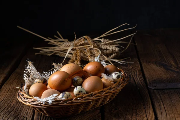 Свежие Яйца Прямо Фермы Корзине — стоковое фото