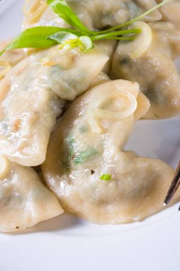 Leh pierogi Ramsons pesto ile dolu.