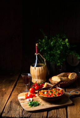 Taze domates soslu taşralı dev fasulyeler.