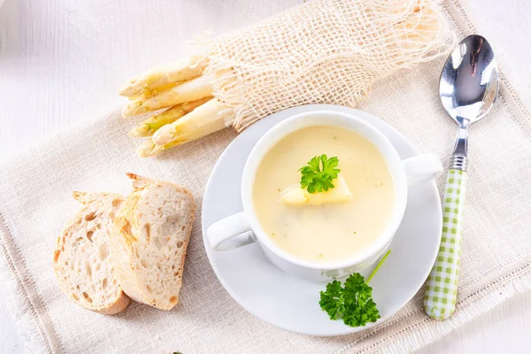 おいしいホワイトアスパラクリームスープ — ストック写真