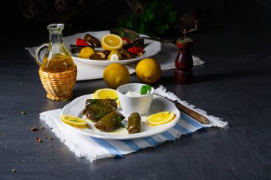 Dolmades - Doldurulmuş üzüm Yunan yolundan ayrılır