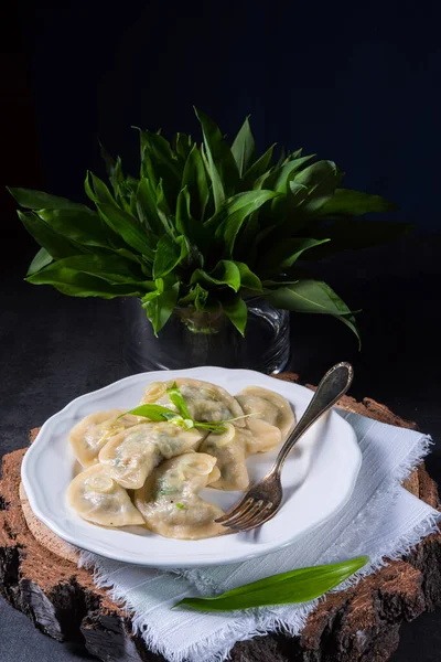 Polski Pierogi Wypełnione Ramsons Pesto — Zdjęcie stockowe