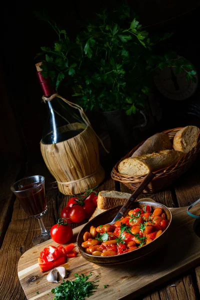 Fagioli Giganti Rustici Con Salsa Pomodoro Fresca — Foto Stock