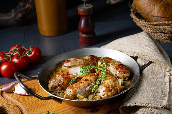 Salchicha Blanca Casera Frita Con Cebolla Hierbas — Foto de Stock