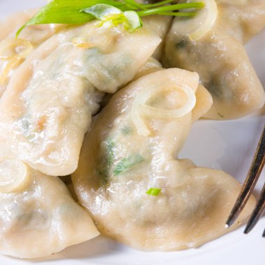 Leh pierogi Ramsons pesto ile dolu.
