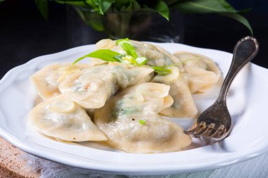 Leh pierogi Ramsons pesto ile dolu.