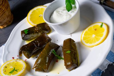 Dolmades - Doldurulmuş üzüm Yunan yolundan ayrılır