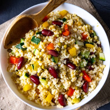 bulgur kaszotto ve taze sebze ve fasulye.