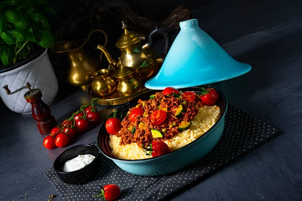 Tomaten Bulgur Mit Gemüse Und Hackfleisch — Stockfoto