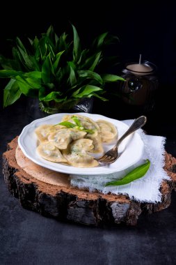 Leh pierogi Ramsons pesto ile dolu.