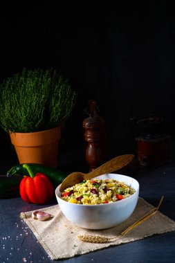 bulgur kaszotto ve taze sebze ve fasulye.