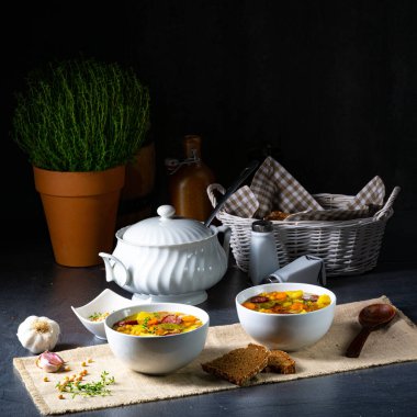 Büyükanne rezeptinden sonra bezelye çorbası