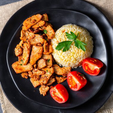 Yoğurt soslu bulgur.