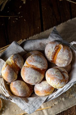 Kahvaltı için ev yapımı buğday köftesi.
