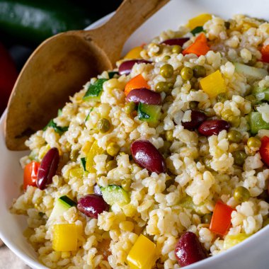 bulgur kaszotto ve taze sebze ve fasulye.