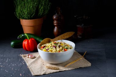 bulgur kaszotto ve taze sebze ve fasulye.