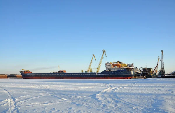 Navios no parque de estacionamento de inverno — Fotografia de Stock