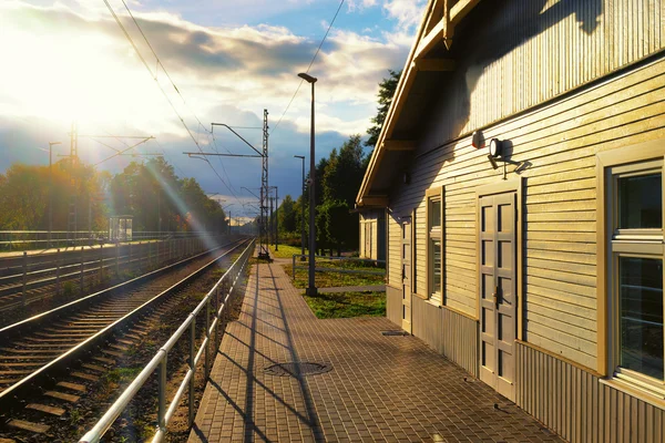 Здание железнодорожного вокзала — стоковое фото
