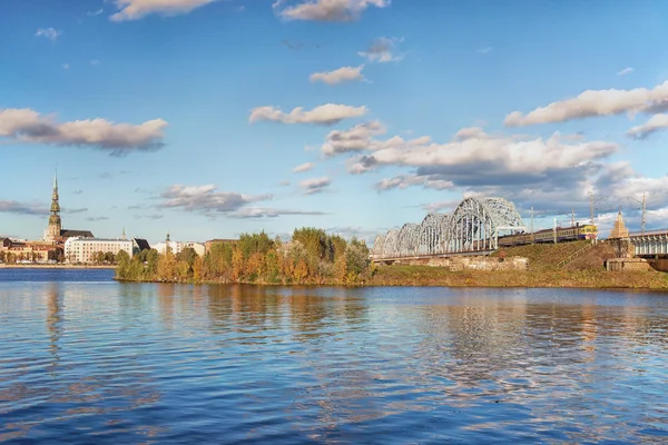 Híd Daugava folyó felett — Stock Fotó