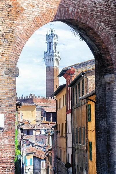 İtalya Siena kent kule — Stok fotoğraf