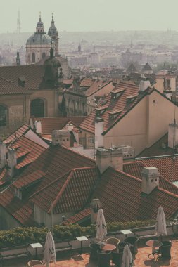 Çatılar ve Prag umudu