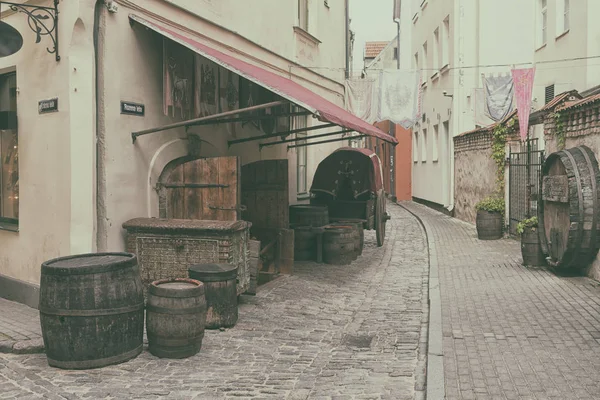 Riga sokaklarda varil