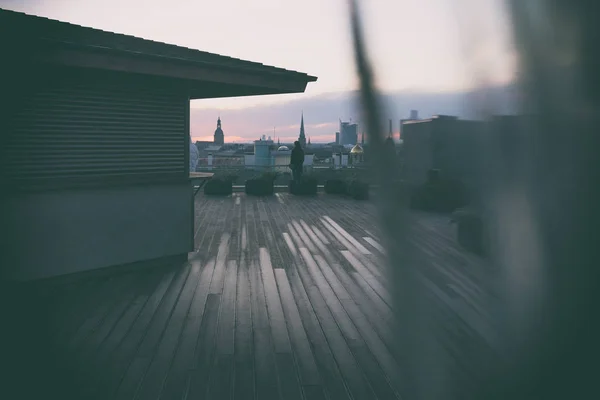Терраса на крыше в Риге — стоковое фото