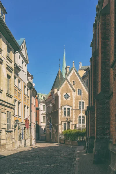 Old street in Riga with old houses — Stock Photo, Image