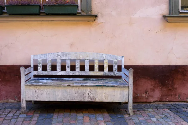 El asiento de madera en casa —  Fotos de Stock