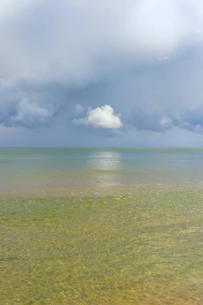 El horizonte del Báltico con nubes — Foto de Stock