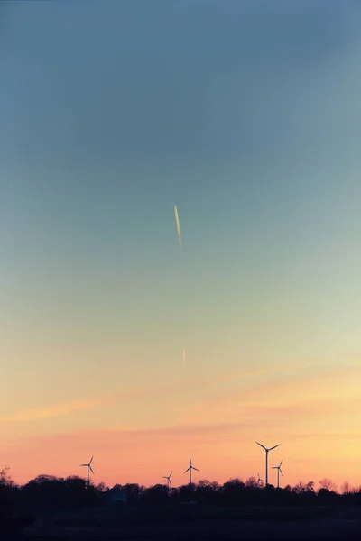 Generatori eolici al tramonto — Foto Stock