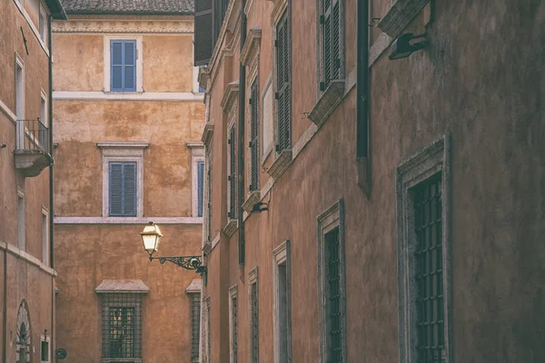 Facciate di case a Roma — Foto Stock