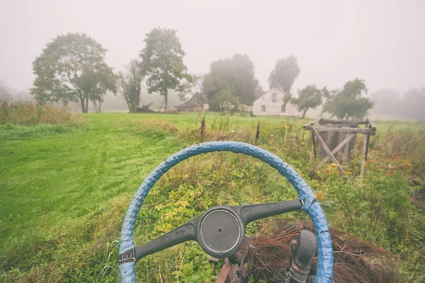 A rural house in the morning mist — Stock Photo, Image