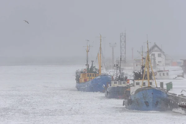 Navires pêcheurs en hiver — Photo