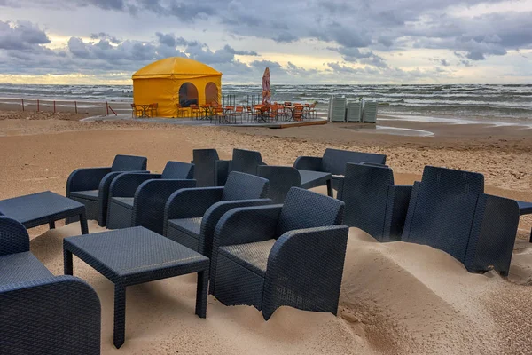 Café na tempestade na praia do Báltico — Fotografia de Stock