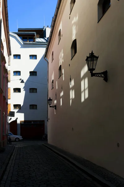 Пустые улицы старого города Риги — стоковое фото
