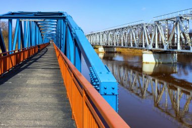 Baharda Nehri üzerinde köprü