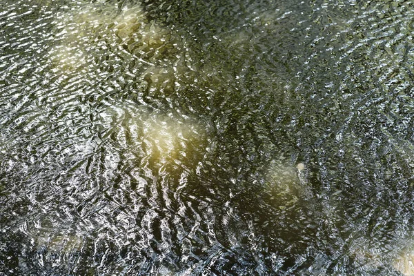 Olas en la superficie del agua — Foto de Stock