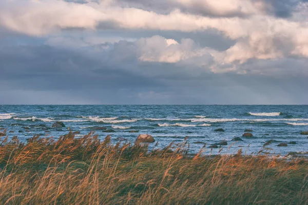 Stormen på det baltiska havet på hösten — Stockfoto