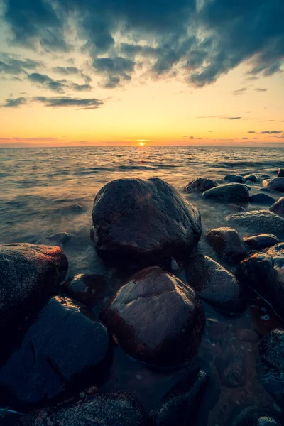 Sea Waves Run Splashes Large Stones Baltic Sea Summer Evening — Stock Photo, Image