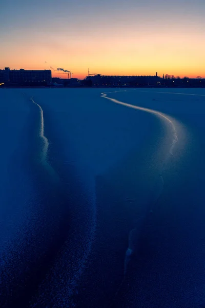 Hielo Azul Con Grietas Río Daugava Ciudad Riga Atardecer —  Fotos de Stock