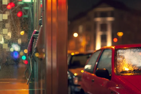 Festnetz-Payphones am Abend auf der Straße — Stockfoto