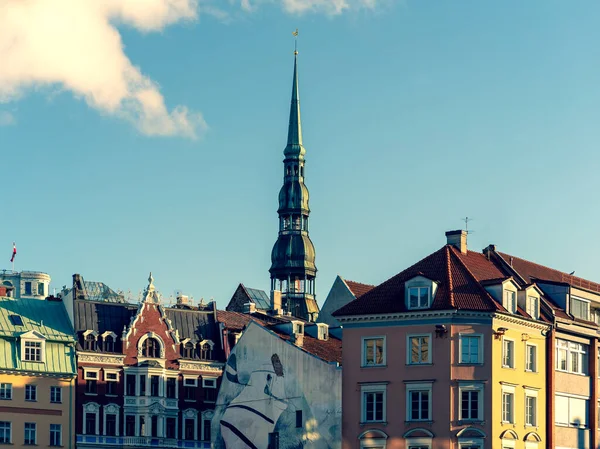 Häuserfassaden auf dem Hauptplatz in Riga — Stockfoto